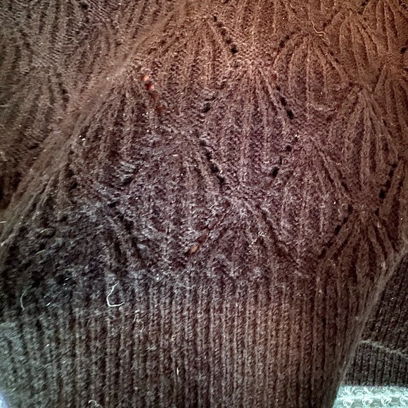 Abercrombie and Fitch sweater with cute diamond pattern. Very soft. - Picture 9 of 9